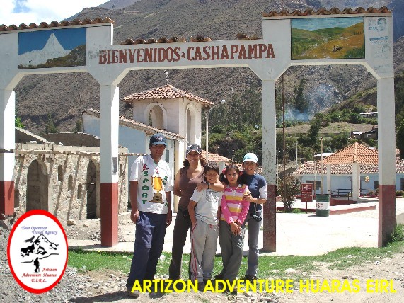 Bienvenidos al Pueblo de Cashapampa - prtico del Santa Cruz Trek